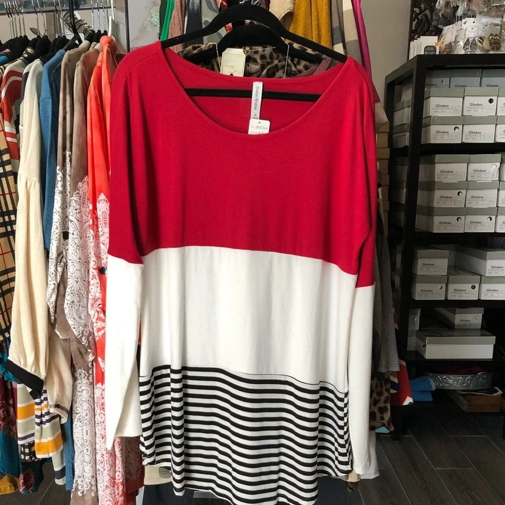 Boutique NWT Red  and black color block tunic